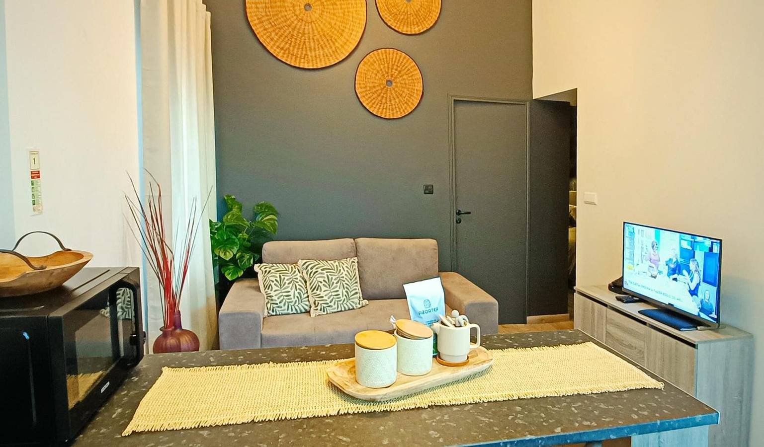 Ganze Wohnung, Homeland Place Al – Zentrale Lage in Horta, nahe Strand und Marina in Horta, Faial