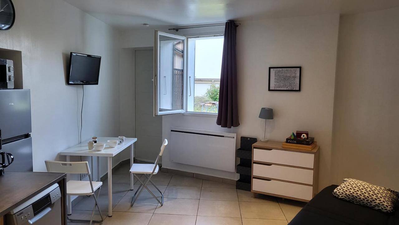 Appartement entier, Apartment - Ground Floor in Saint-Égrève, Isère