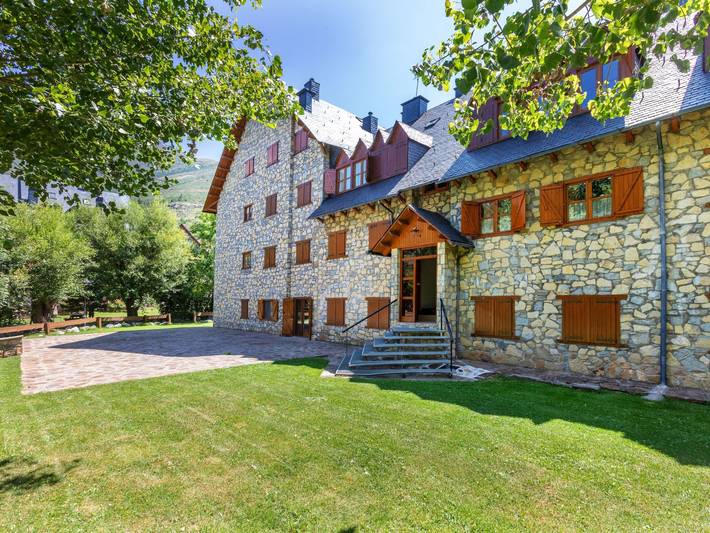 Gîte pour 6 personnes, avec Jardin dans Senet
