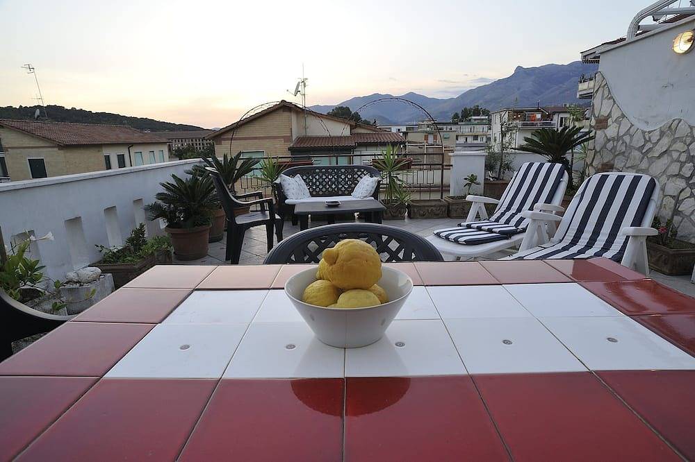 Apartamento entero, An apartment nestled in the sun 110 meters from the sea in Scauri, Provincia de Latina