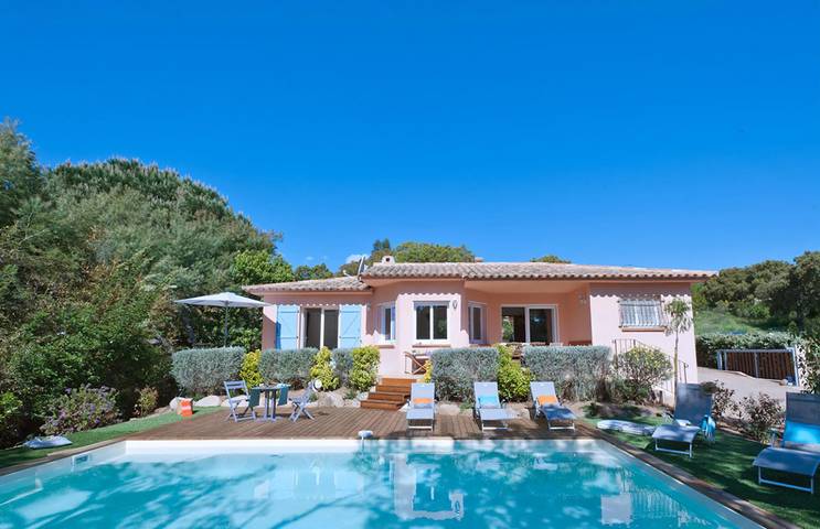 Villa pour 6 personnes, avec Balcon et Terrasse ainsi que Jardin et Piscine