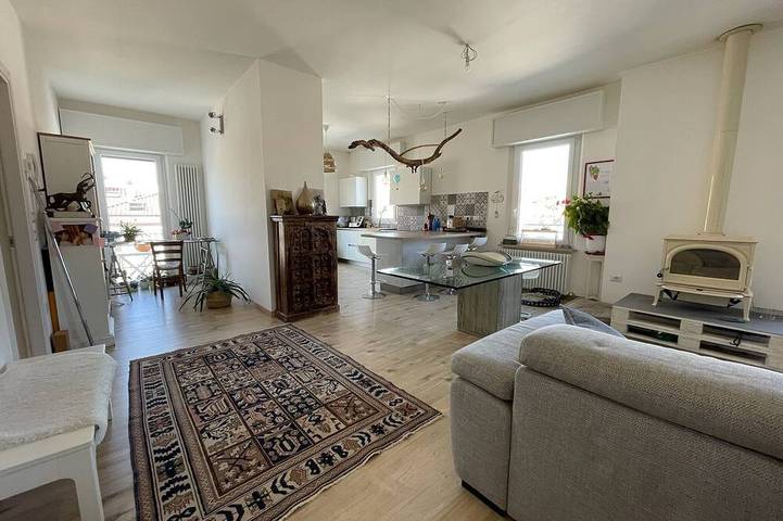 Ferienwohnung für 6 Personen, mit Balkon und Garten in Pesaro