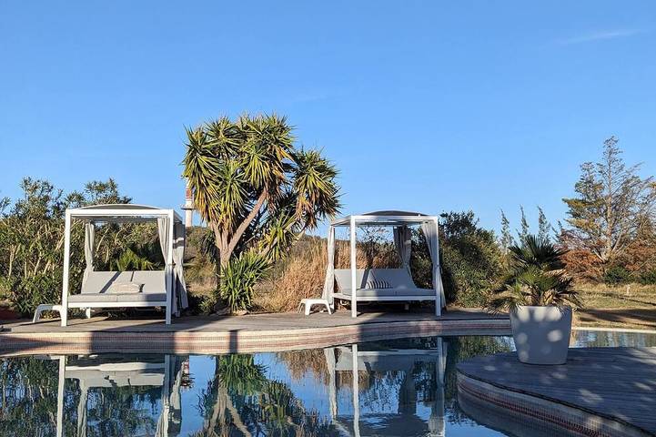 Gîte pour 4 personnes, avec piscine et jardin à Baho