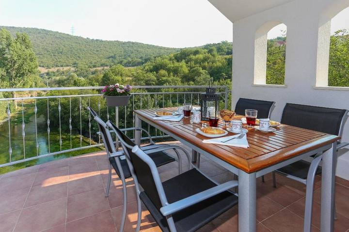 Ferienhaus für 10 Personen, mit Balkon und Terrasse sowie Garten und Ausblick