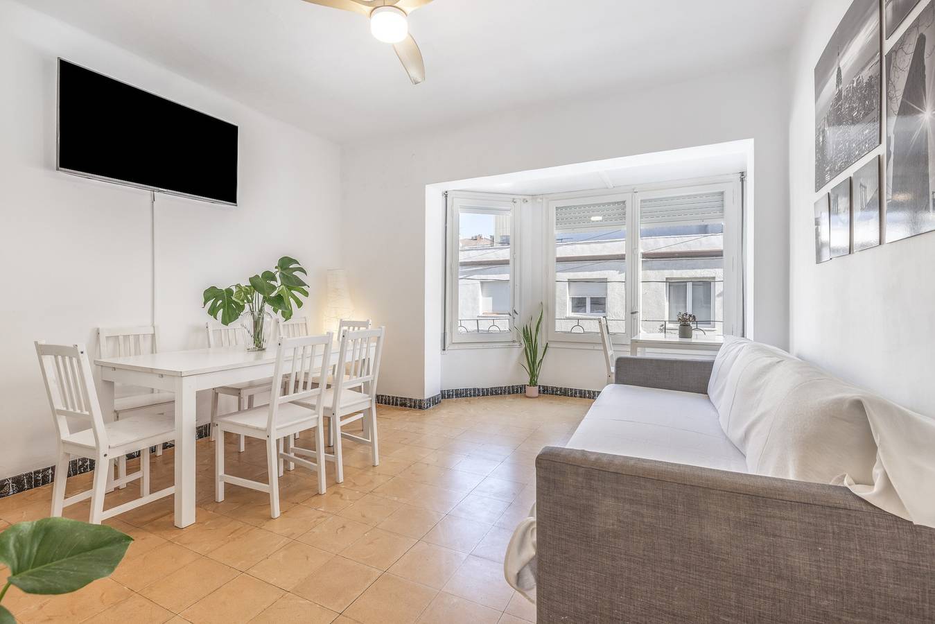 Sunandbed Cambrils – Maison spacieuse au centre, proche plage et port in Cambrils, Costa Dorada