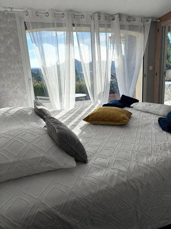 Chambre d’hôte pour 2 personnes, avec Terrasse ainsi que Piscine et Vue à Forcalquier - 2