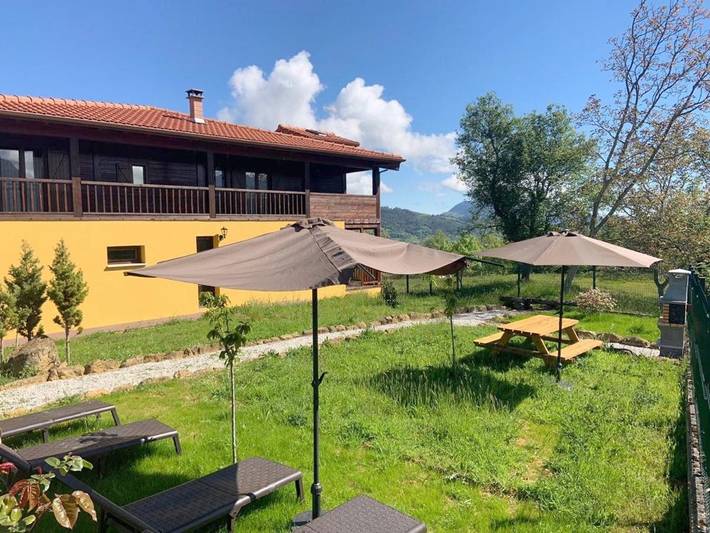 Casa rural para 8 personas, con vistas y jardín en Piloña