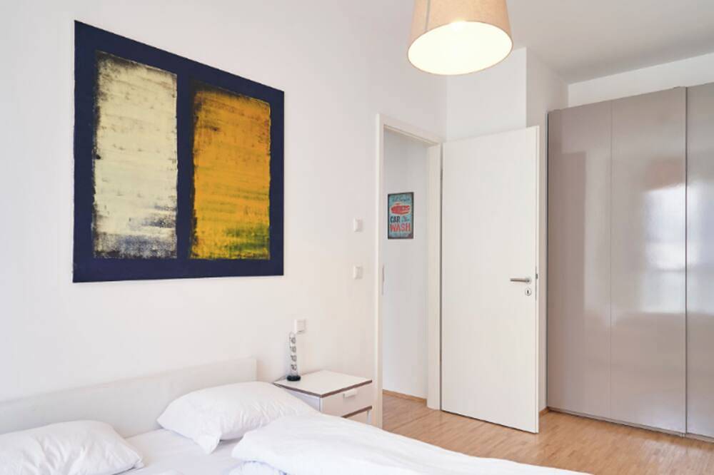Entire apartment, A new apartment with an underground parking at a Centralized and trendy area. in Mitte Berlin, Berlin