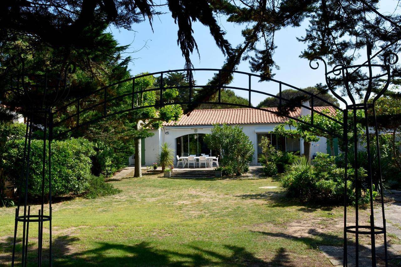 Ravissante Villa en bord de plage aux Grenettes in Sainte-Marie-de-Ré, Île de Ré
