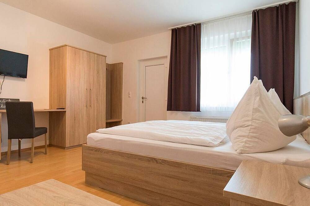 Ganze Wohnung, Doppelzimmer mit Dusche, Wc - Weingut & Gästehaus Markus Tschida in Apetlon, Neusiedlersee-Hügelland