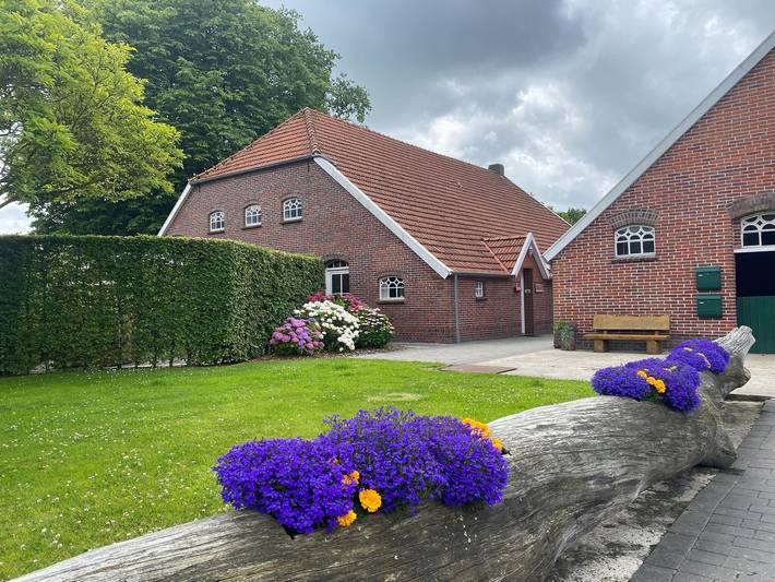 Ferienwohnung für 4 Personen, mit Terrasse und Pool in Großefehn