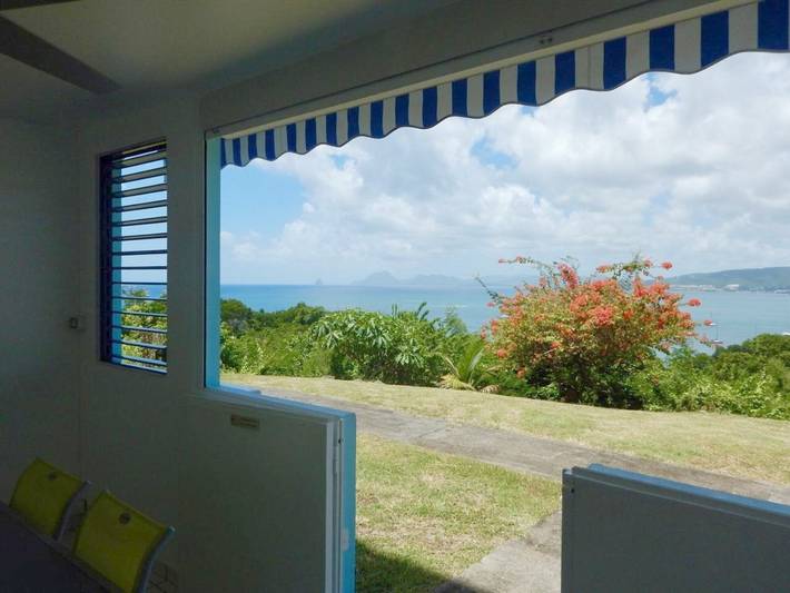 Gîte pour 6 personnes, avec piscine ainsi que vue et terrasse dans Anse Caritan - 3
