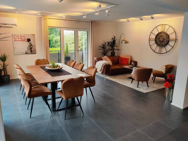 Location de vacances pour 6 personnes, avec vue et jardin à Overath