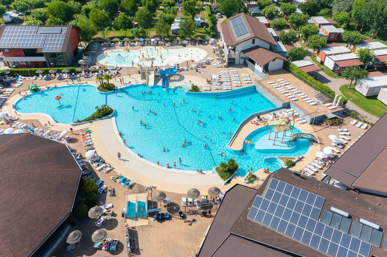 Mobilehome mit Terrasse, Klimaanlage und Pool in Comune di Verbania, Lago Maggiore (Piemont)