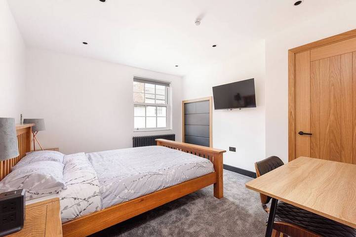 A stylish Modern 200 Year Old - 2 Bedroom cottage! in Redbourn, Hertfordshire