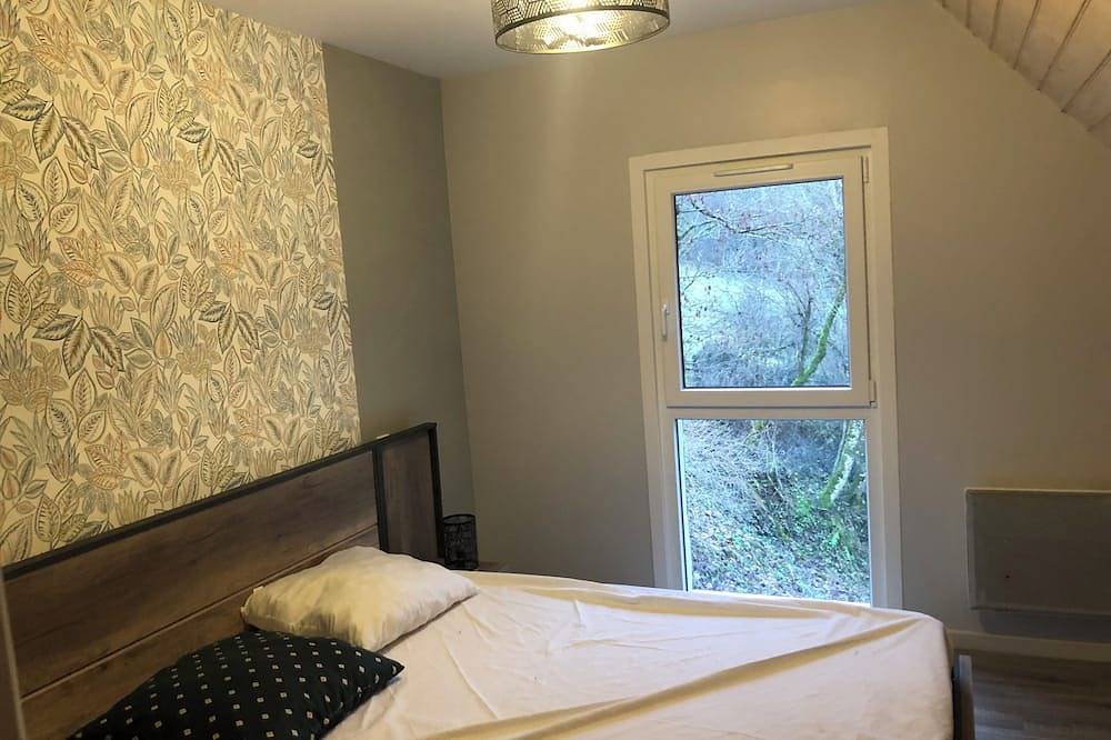 In Volcanoes National Park. Ideal for families with children. Sleeps 12 in Perpezat, Regionaler Naturpark Volcans d'Auvergne