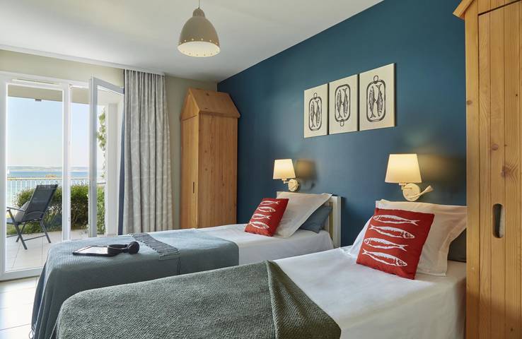 Gîte pour 4 personnes, avec terrasse ainsi que piscine et jardin, adapté aux familles à Douarnenez - 4