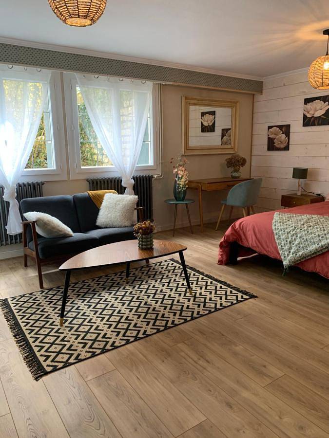 Double Room with Private Bathroom in Saint-Gelais, Région de Niort