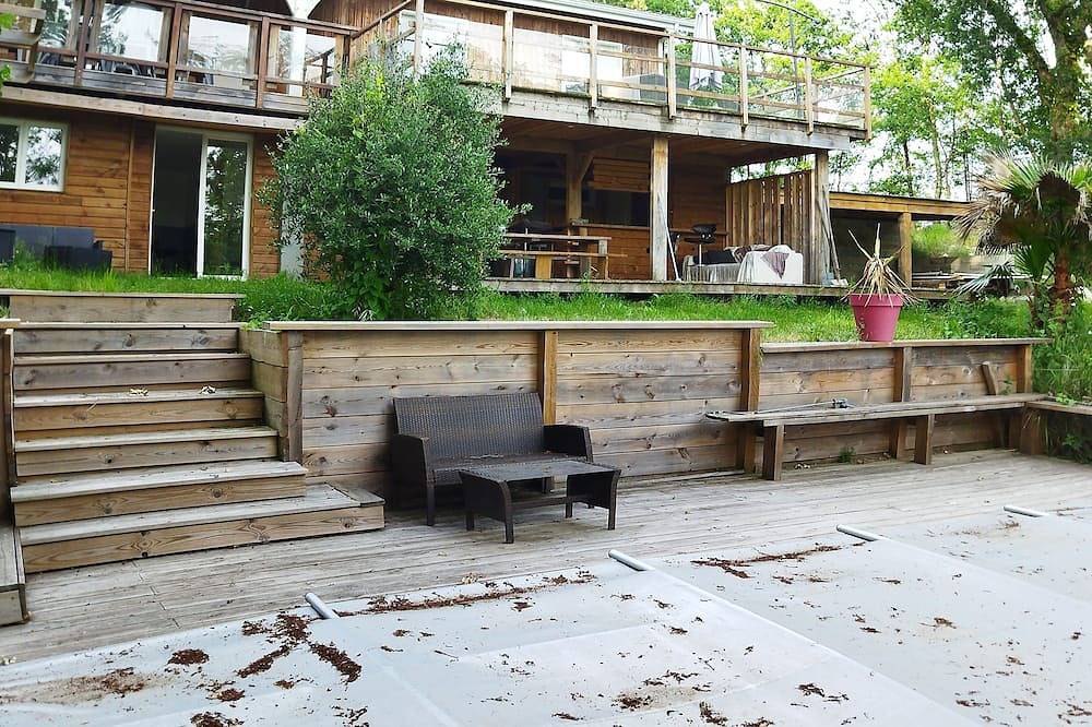 Villa del pierro in the heart of nature, on the banks of the Eyre river in Salles, Region de Arcachon