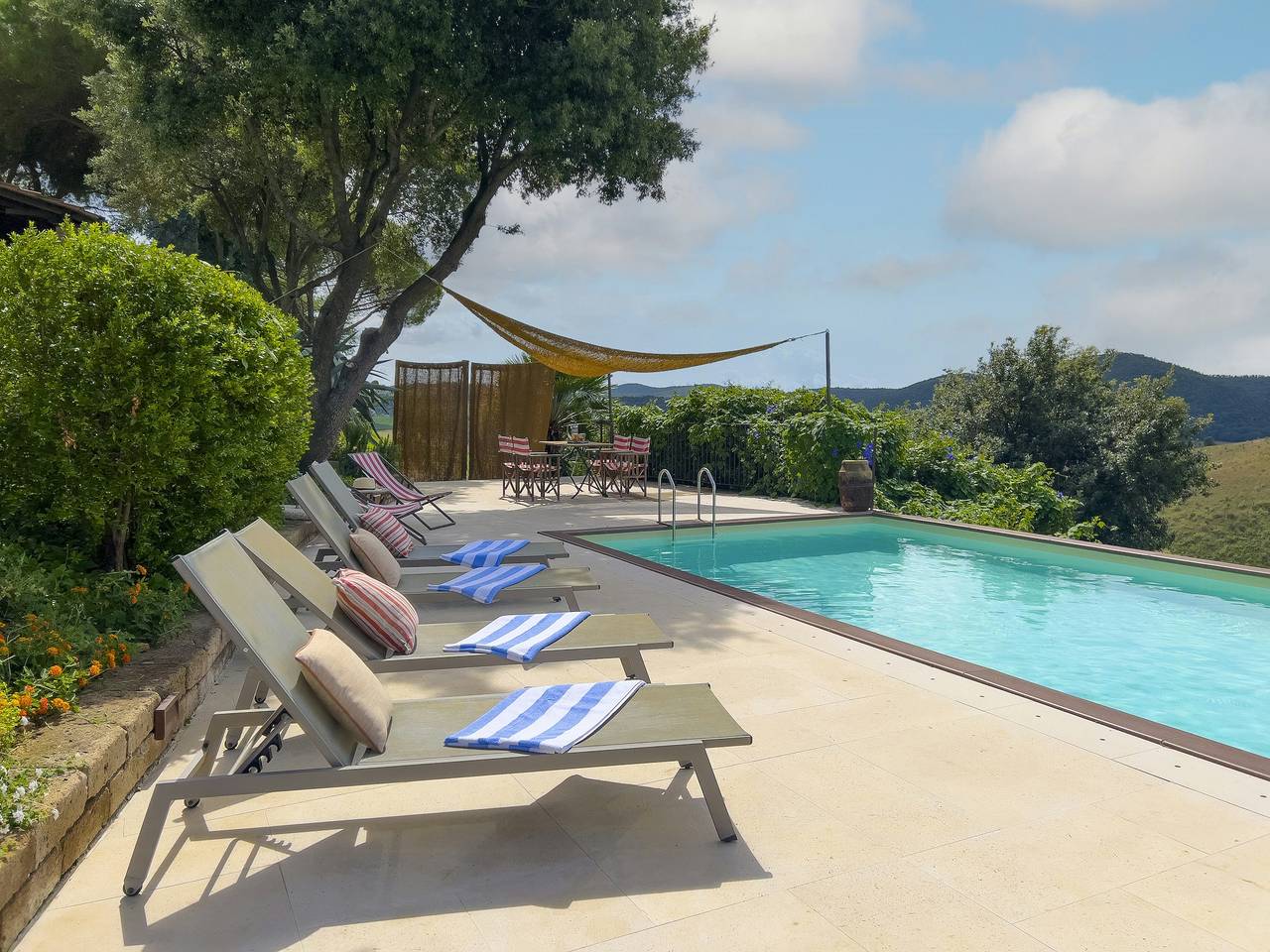 Traditionelle toskanische Villa auf einem Hügel mit Swimmingpool in Magliano in Toscana, Parco Naturale della Maremma