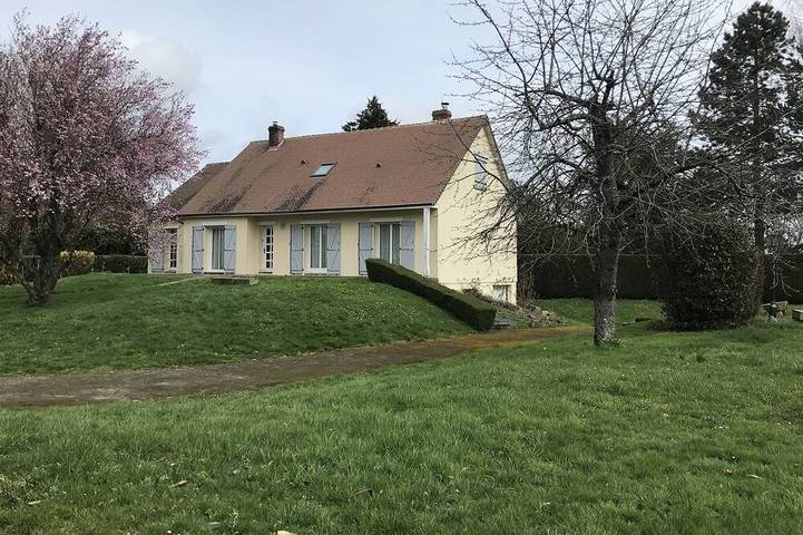 Location de vacances pour 12 personnes, avec jardin et balcon, animaux acceptés à Thiron-Gardais