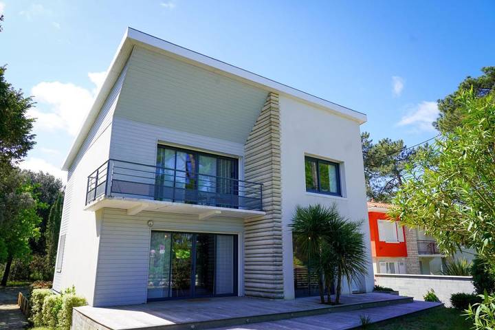 Location de vacances pour 14 personnes, avec jardin ainsi que vue et piscine dans Plage de la Cèpe - 2