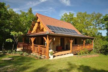 Gîte pour 6 personnes, avec piscine et jardin à Lavercantière