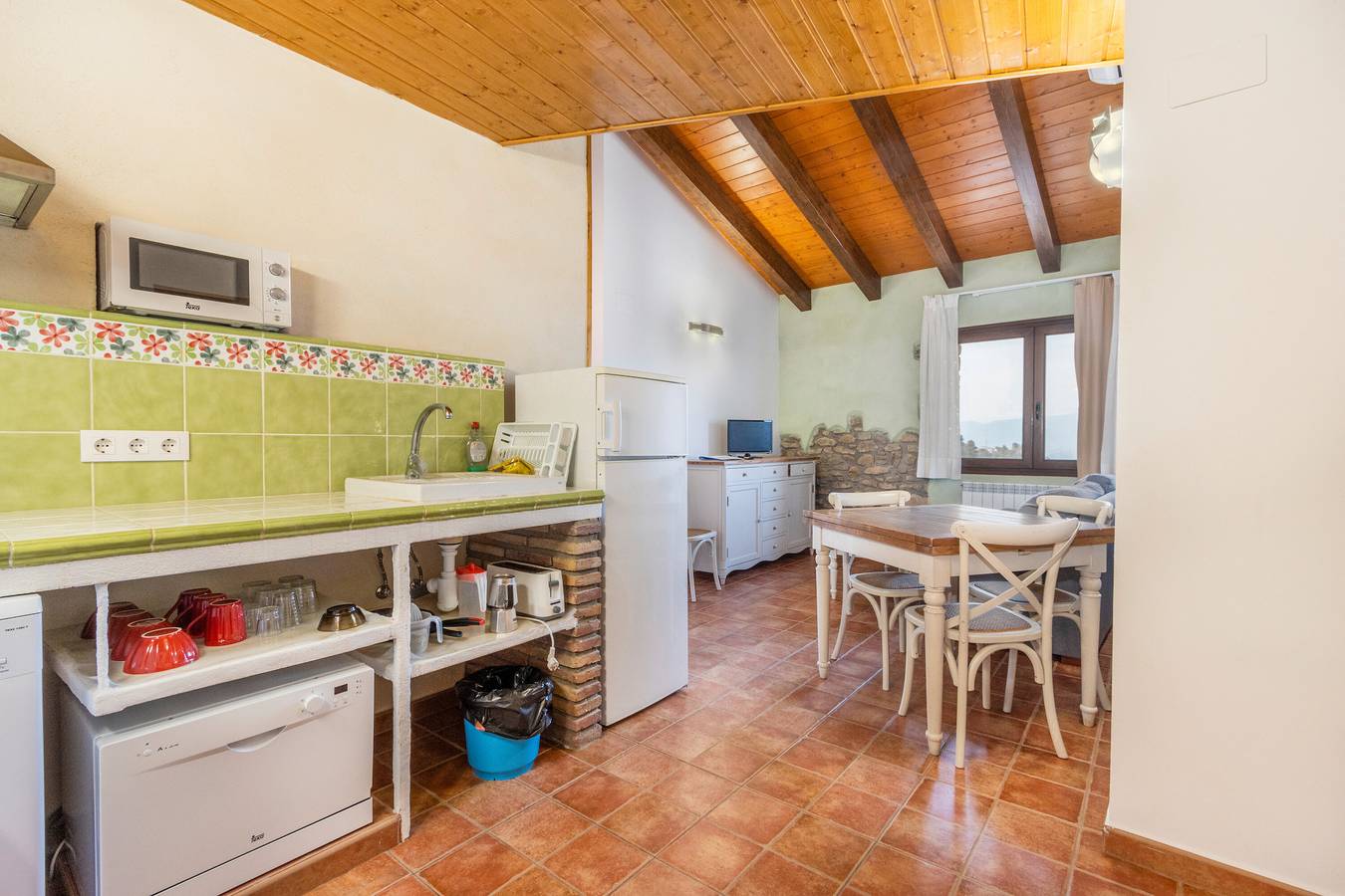 Entire apartment, Apartment 'La Viña' with Mountain Views, Wi-Fi and Air Conditioning in Graus, Spanish Pyrenees
