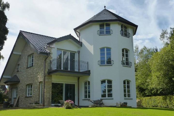 Ferienhaus für 25 Personen, mit Balkon und Terrasse sowie Garten und Ausblick in Roetgen