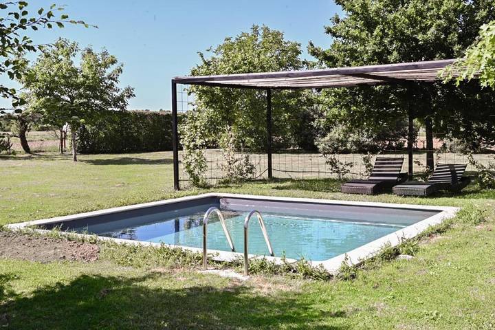 Chambre d’hôte pour 5 personnes, avec terrasse ainsi que jardin et piscine, animaux acceptés à Le Buisson-de-Cadouin - 4
