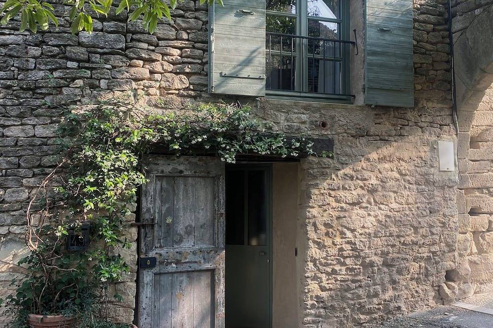Le Petit Château is a village house in the charming village of Goult. in Goult, Parc naturel régional du Luberon