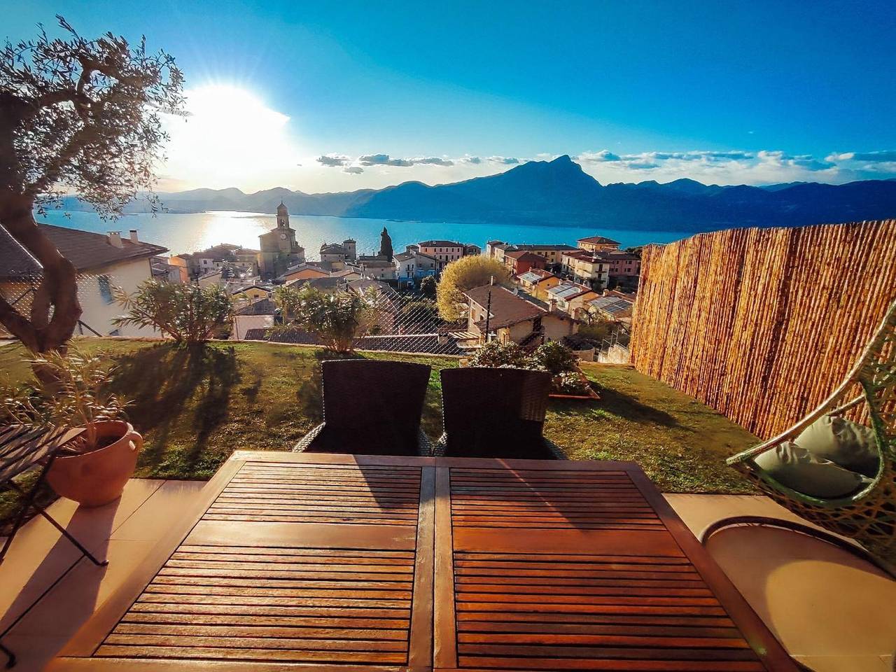 Ganze Wohnung, Apartment 'Jessica' mit Seeblick, Wlan und Klimaanlage in Torri del Benaco, Gardasee-Berge