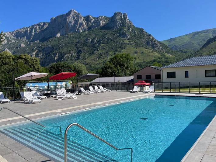 Parc de vacances pour 2 personnes, avec terrasse et jardin ainsi que vue et piscine, animaux acceptés dans le Sud de la France - 2