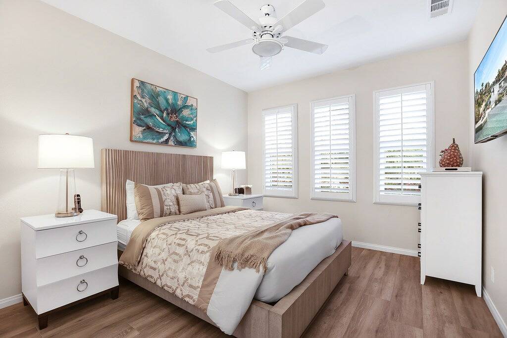 Luxury lakefront desert home w/ private pool, pool spa, putting greens in Rancho Mirage, Coachella Valley