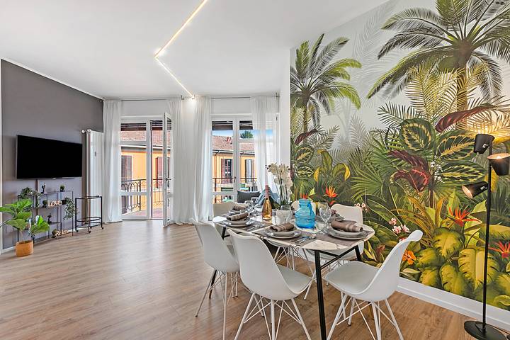Appartement entier, Specchio Di Cielo: Apartment with Terrace and Ac Arona Center in Arona (Lago Maggiore), Commune de Arona