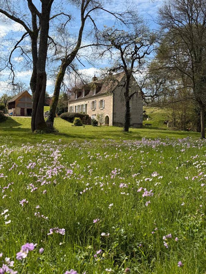 Gîte pour 3 personnes, avec piscine ainsi que jardin et terrasse à Villedômer