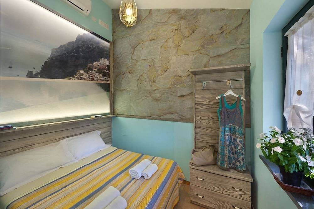 Traditional holiday home for up to 4 people with private pool near Sorrento in Piano di Sorrento, Sorrentine Peninsula
