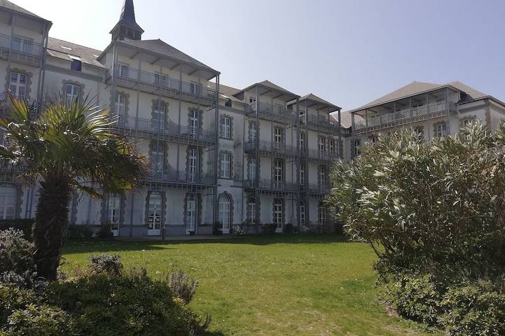 Apartamento de vacaciones para 4 personas, con jardín además de balcón y piscina - 1