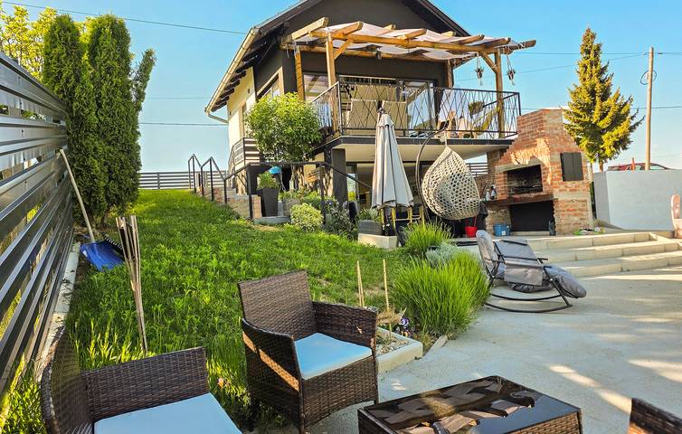 Ferienhaus für 4 Personen, mit Pool und Terrasse sowie Ausblick und Garten - 1