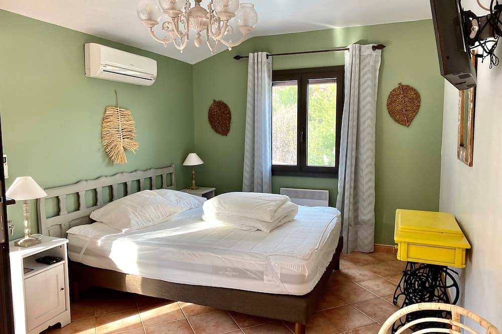 Apartamento entero, Hugo's Garriga with its terrace and private access to Lake Esparron de Verdon in Esparron-de-Verdon, Parc naturel régional du Verdon