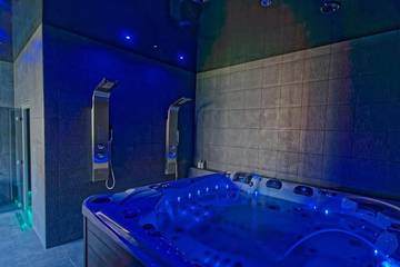 Gîte pour 10 personnes, avec jacuzzi ainsi que jardin et sauna dans Épisy