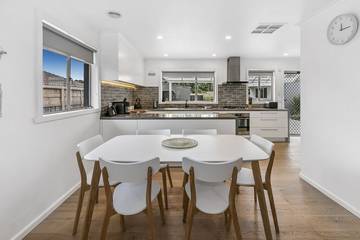 Holiday Home for 12 People in Melbourne, Mornington Peninsula, Photo 1