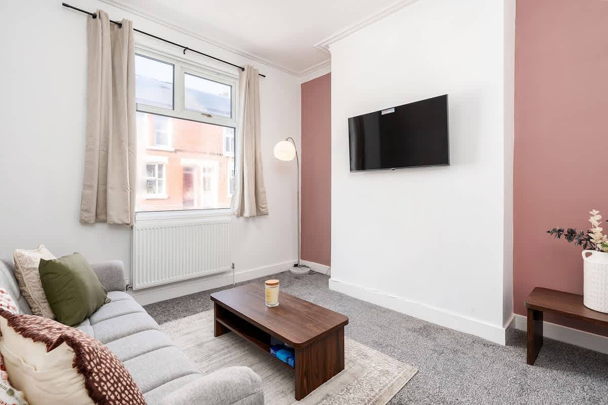 Perfect Booking | Stylish 3 Bed Family Home in South Yorkshire
