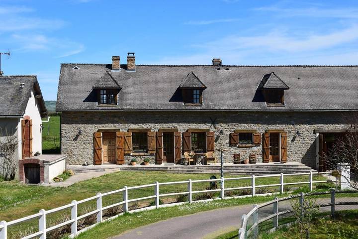 Chambre d’hôte pour 2 personnes, avec Terrasse et Jardin ainsi que Piscine et Vue