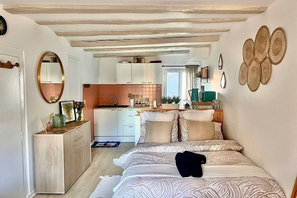 Ganze Wohnung, The Ochre Hut -Quiet & Peaceful- by Mon Petit Fare in Bourges, Bourges und Umgebung