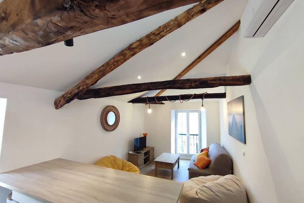 Appartement entier, Appartement 9 Personnes-Les randonnées joyeuses rivière, lac , proche, mariages in Génolhac, Parc national des Cévennes