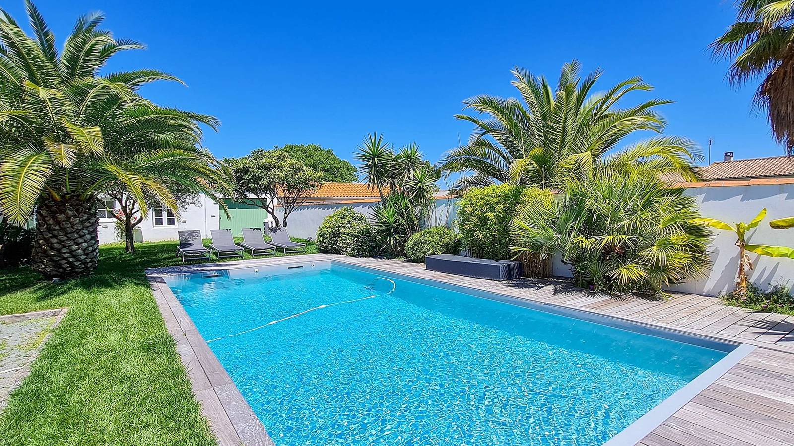 Appartement de vacances entier, Superbe villa avec piscine, boulodrome et parking in Sainte-Marie-de-Ré, Île de Ré