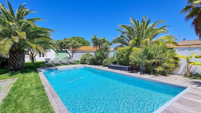 Location de vacances pour 8 personnes, avec jardin et piscine à Sainte-Marie-de-Ré