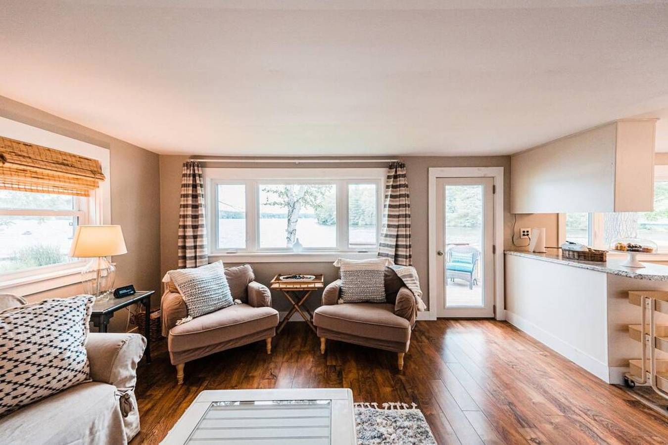 Entire apartment, Cozy Keyes Cottage-Family-friendly amazing views in Kennebec County