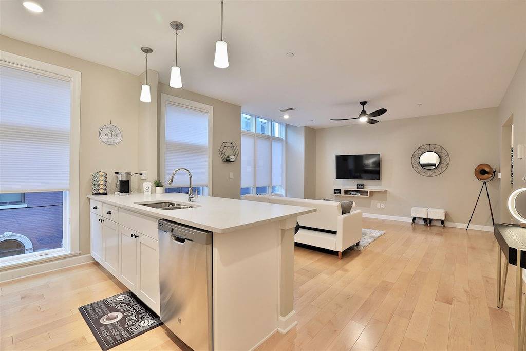 Ganze Wohnung, *New* Xquisitemidcenturym0d~ Condo *Otr* w/Parking in Cincinnati, Hamilton County (OH)